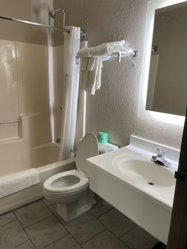 Bathroom 3, Super 8 by Wyndham Alton, Madison