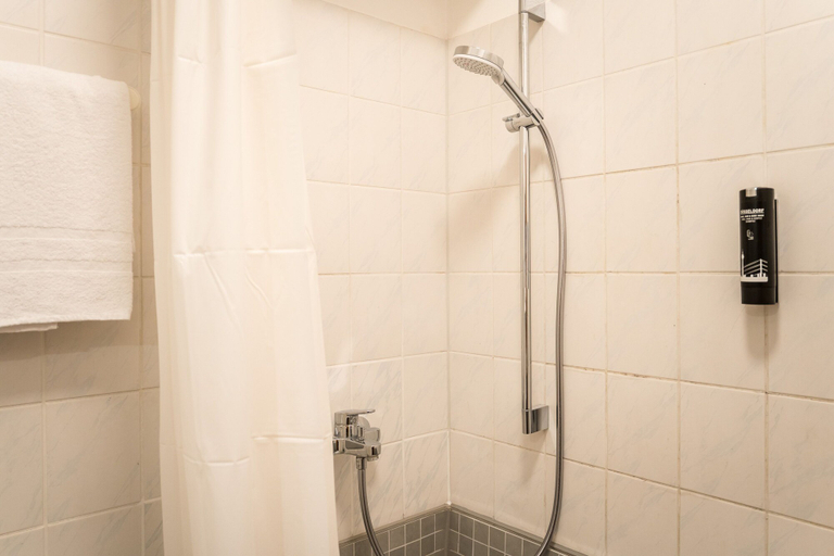 Bathroom 4, Antares Apartments, Düsseldorf
