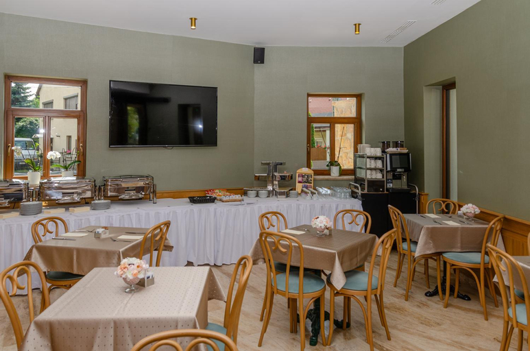 Others 5, Oreg Halasz Fogado, Esztergom