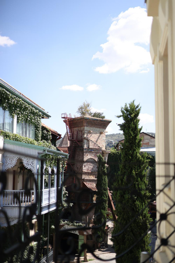 Exterior & Views