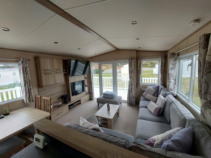 Others 5, Aurora Way 81, Moray