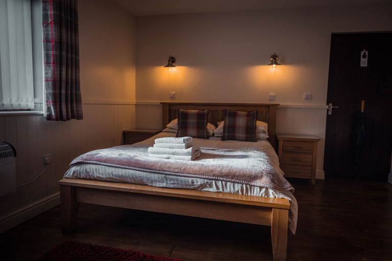 Bedroom 2, The Black Horse Inn, Kent