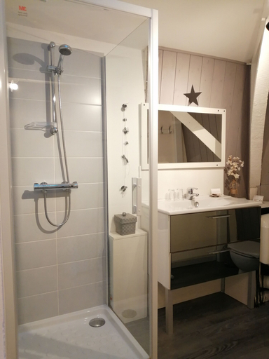 Bathroom 5, Le Kouloury, Lot