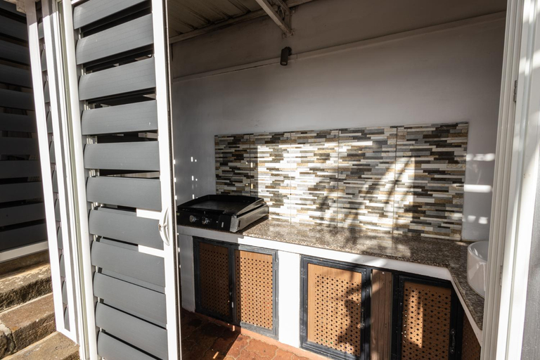 Facilities 2, Les Villas 33