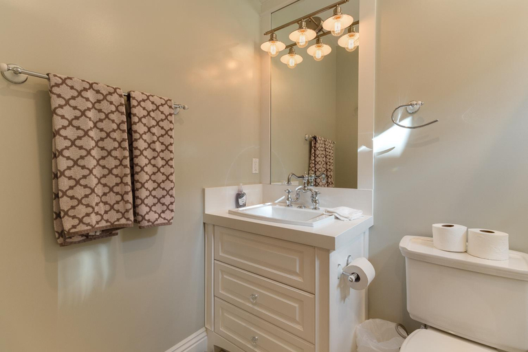 Bathroom 3, Beautiful 2 Story Right by the Water, Ocean View, Los Angeles