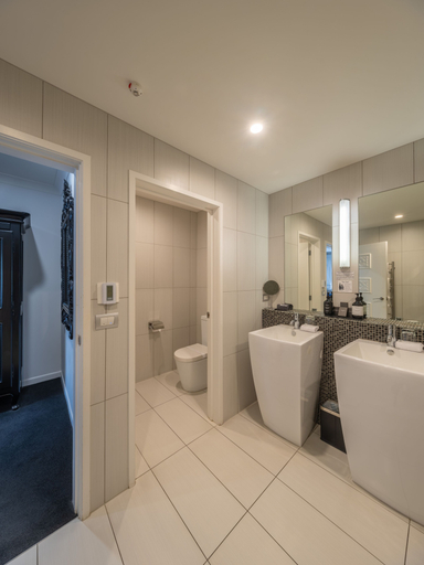 Bathroom 3, Black Swan Lakeside Boutique Hotel, Rotorua