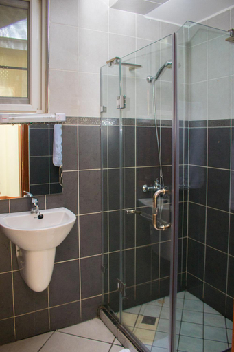 Bathroom 4, seven skies hotel, Arusha Urban