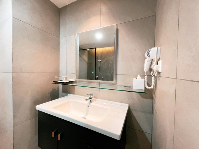 Bathroom 20
