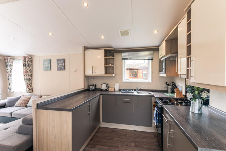 Others 2, Meadows Lodge with Hot Tub, North Yorkshire