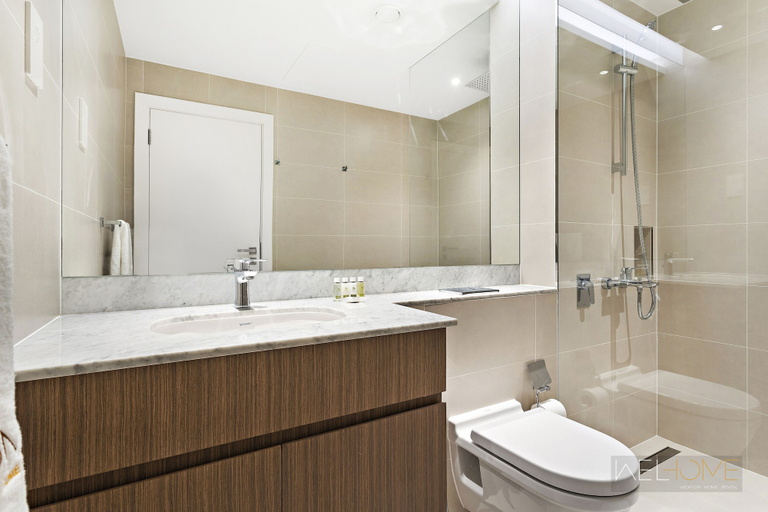 Bathroom 4, WelHome - Mesmerizing Sea & Burj Khalifa Views Apt at La Voile, Dubai