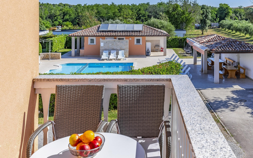 Sport & Beauty 4, Apartments with Shared Pool Rocco 1, Medulin