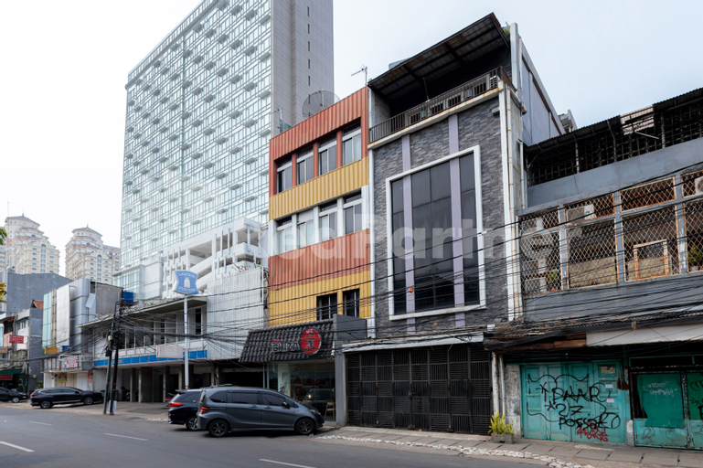 Exterior & Views 2, Ichiza Room RedPartner, West Jakarta