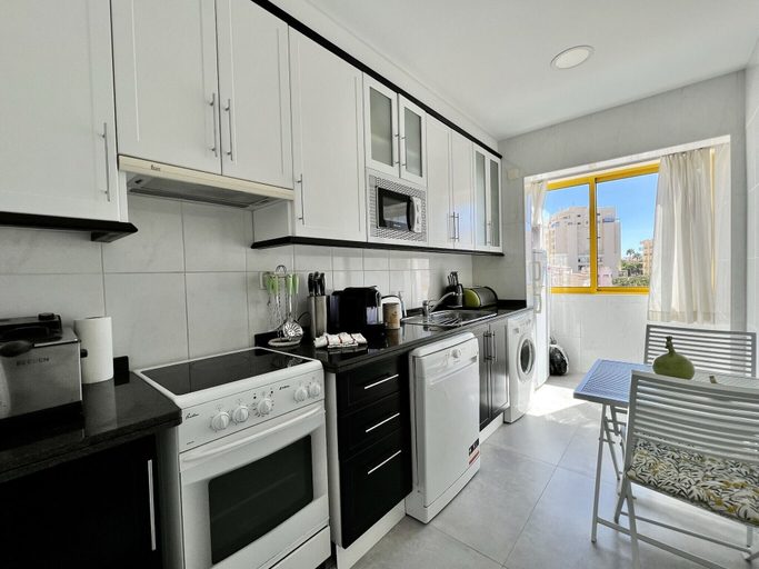 Others 5, Quarteira Stylish With Pool by Homing, Loulé