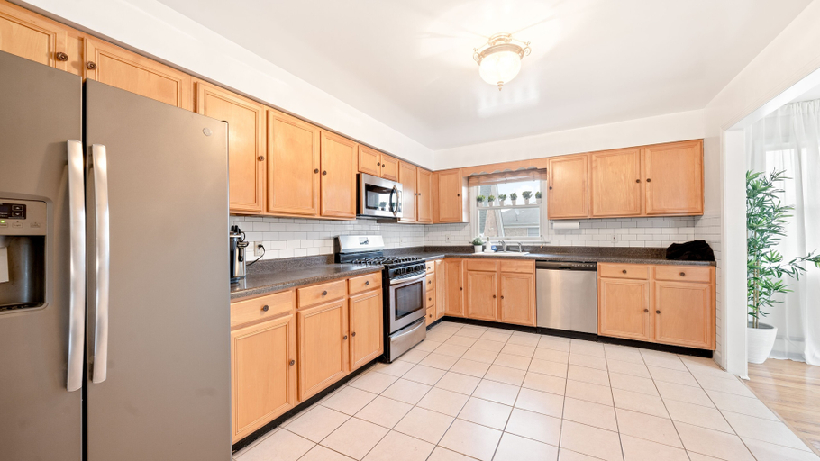 Others 5, Modern Luxury Home w GameRoom & Parking, Westchester