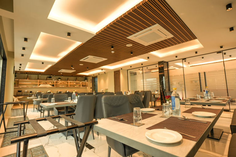 Food & Drinks 5, Hotel Rj, Gautam Buddha Nagar