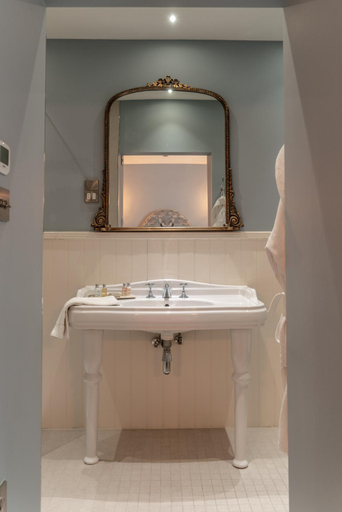 Bathroom 3, The Coach and Horses, Lancashire