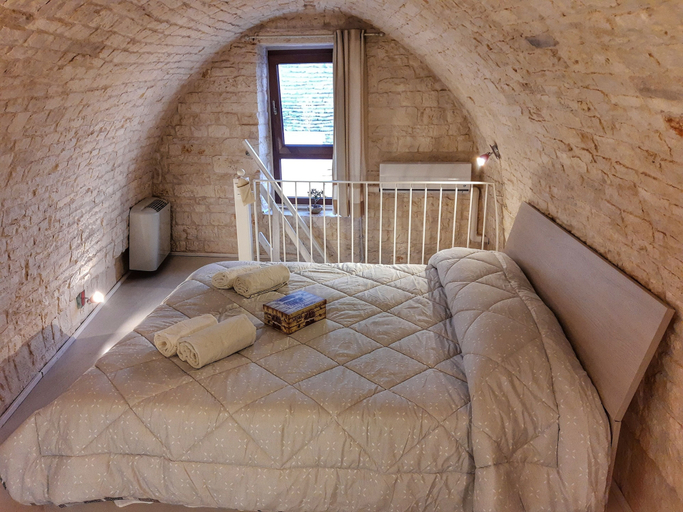 Bedroom 2, Mirum Apuliae 16, Bari