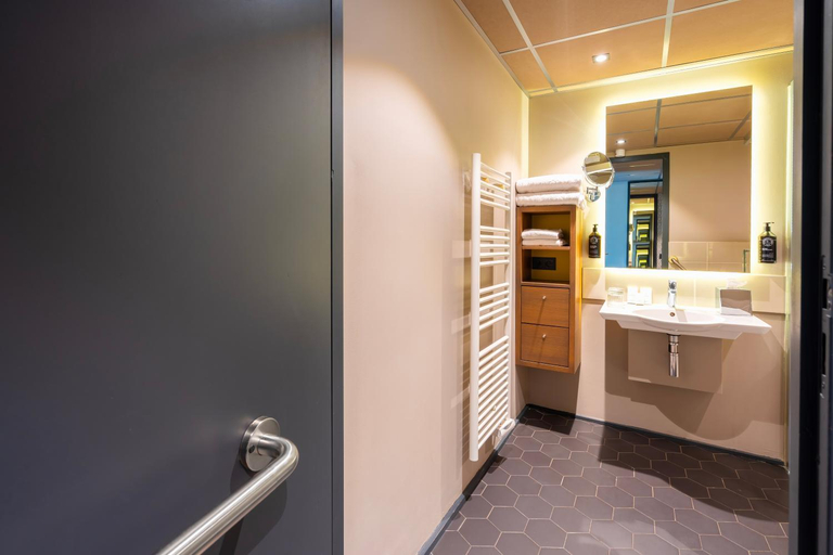Bathroom 4, Le Splendid Hotel Annecy, Haute-Savoie