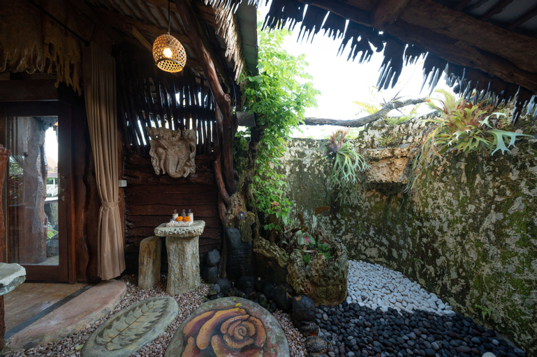 Others 5, Villa Lignea, Gianyar