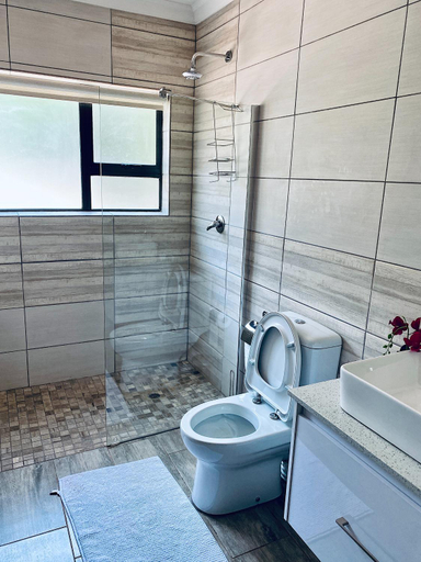 Bathroom 2, RNB Guesthouse, City of Johannesburg