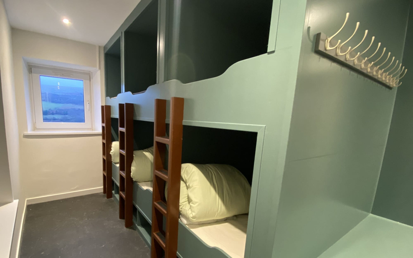 Bedroom 4, The Butchers Arms, Merthyr Tydfil