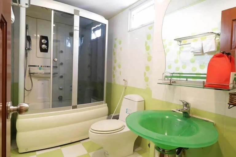 Bathroom 5, Kim Dung Hotel Tran Quang Khai, District 1