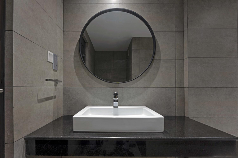 Bathroom 5, MaRadha Colombo, Thimbirigasyaya