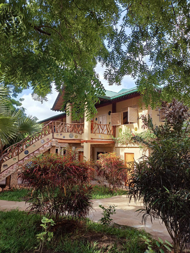 Exterior & Views