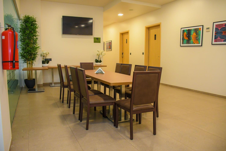 Food & Drinks, Aqua Inn, Kinshasa