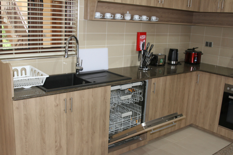 Others 5, Belle Vue Lodge