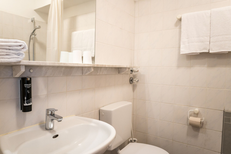 Bathroom 3, Antares Apartments, Düsseldorf