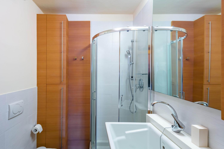 Shower 5, Terrazza su Sestriere Lux, Torino