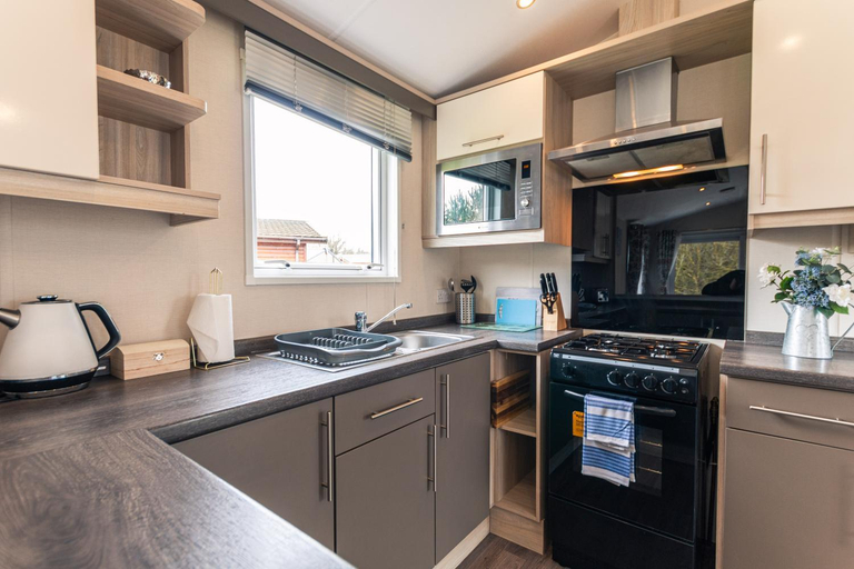 Others 3, Meadows Lodge with Hot Tub, North Yorkshire