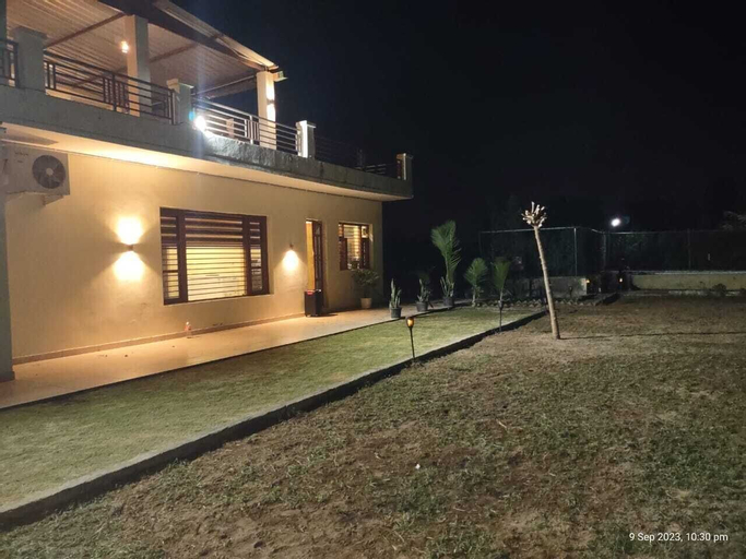 Exterior & Views 14