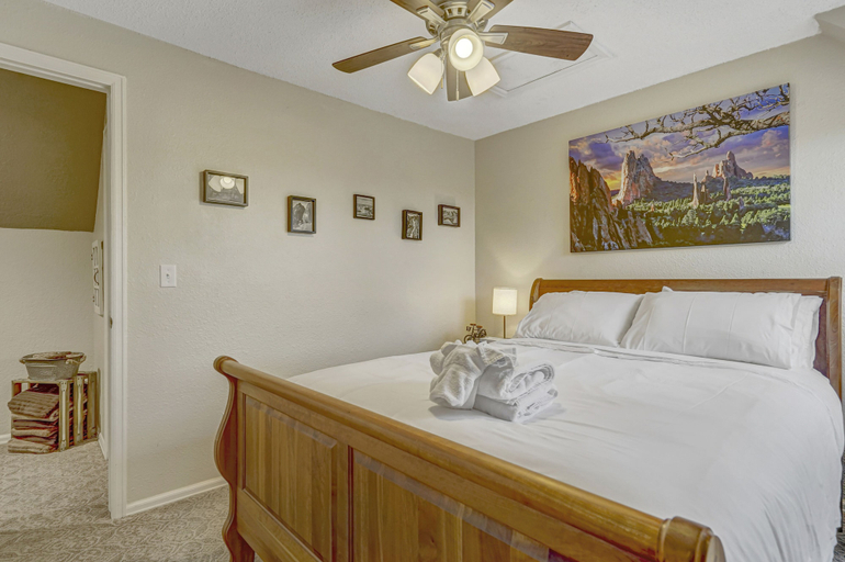 Bedroom 2, Friend Zone, El Paso