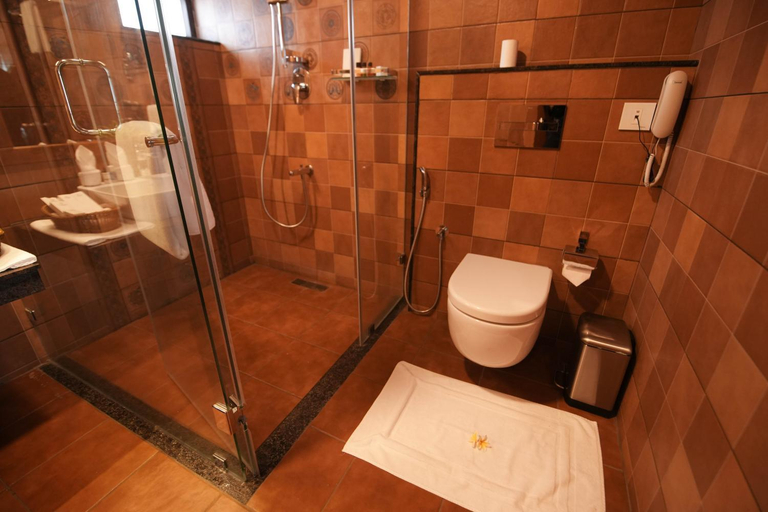 Bathroom 5, Gokulam Grand Resort & Spa Kumarakom, Kottayam