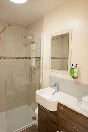 Bathroom 4, The Black Horse Inn, Kent