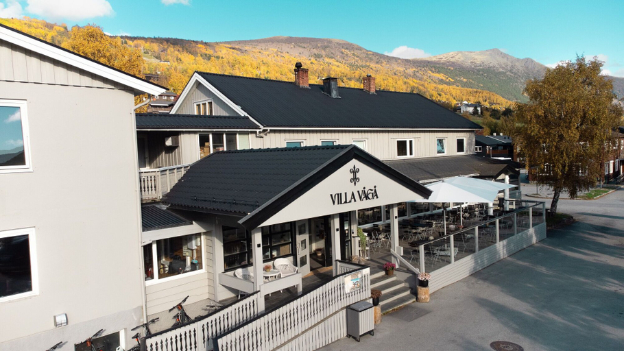 Exterior & Views
