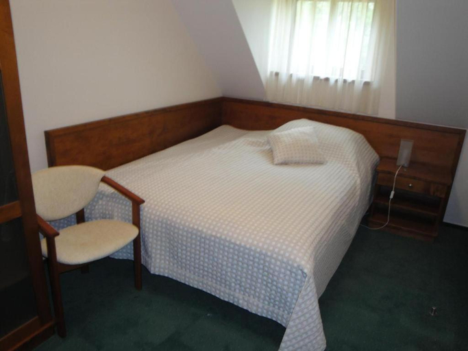 Bedroom 2, HOTEL U PARKU, Beroun