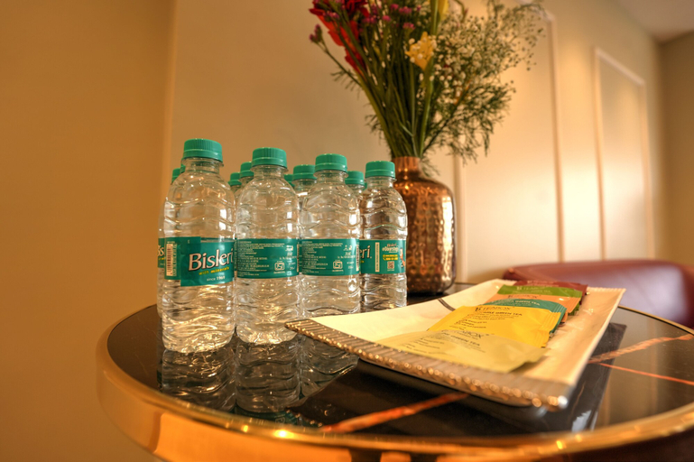 Food & Drinks 5, Hotel Rj, Gautam Buddha Nagar
