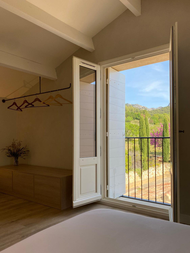 Others 4, Villa Sainte Anne, Vaucluse