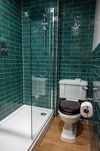 Bathroom 2, The Ethorpe Hotel by Greene King Inns, Buckinghamshire