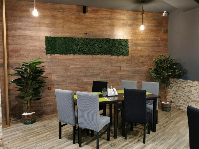 Food & Drinks 3, Dry Valley, Campulung Moldovenesc