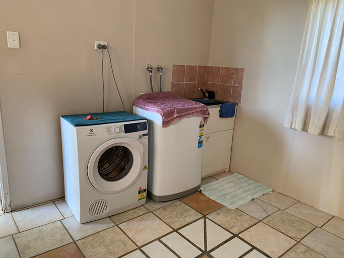 Bathroom 3, Almaden Country Rooms, Mareeba
