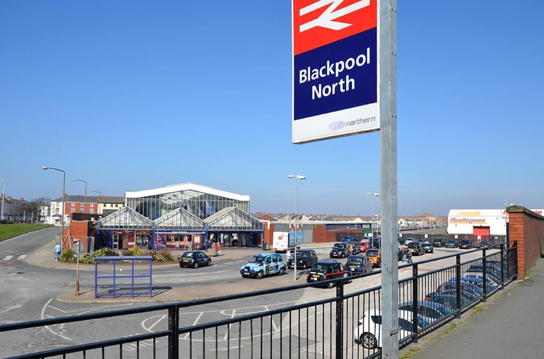 Others 5, Blackpool North Close to Station - With Free Car Parking, Blackpool