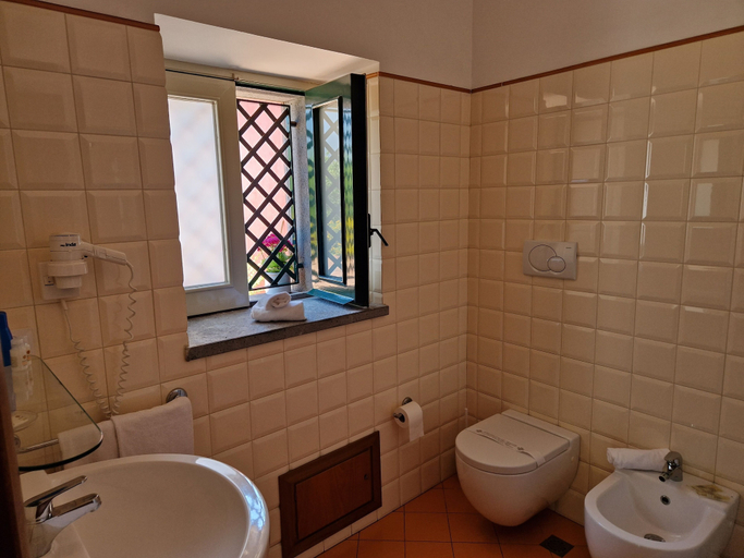 Bathroom 4, Lumia, Catania