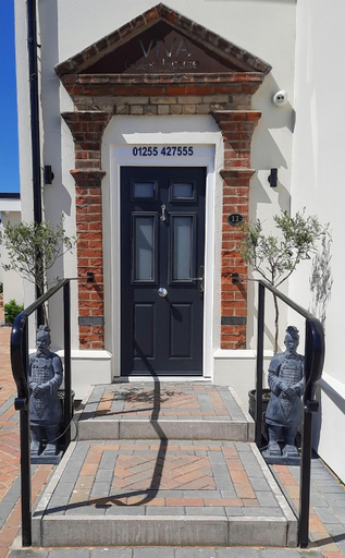 Exterior & Views