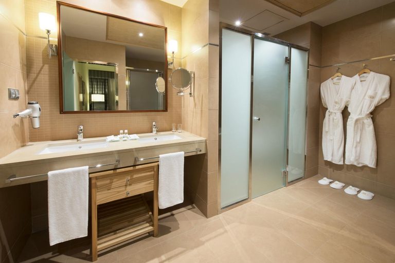Bathroom 4, Elba Almeria Business & Convention Hotel., Almería