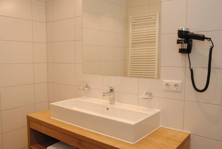 Bathroom 4, Resort Schrofenblick, Schwaz