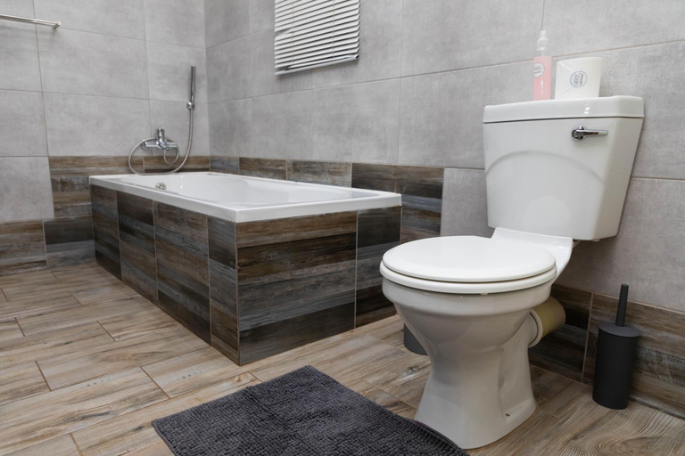 Bathroom 3, Opstal Gastehuis, Dr Kenneth Kaunda